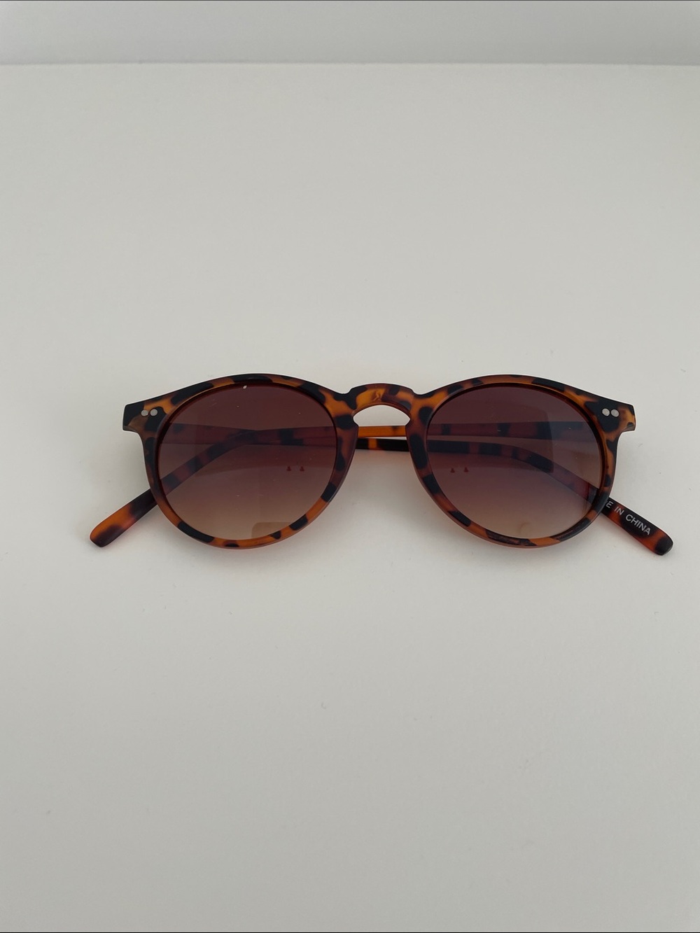Affordable Fashion Finds Tortoiseshell Brown Round Sunglasses
